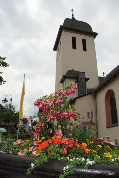 Kirche Marienhausen von außen an Kirchweih